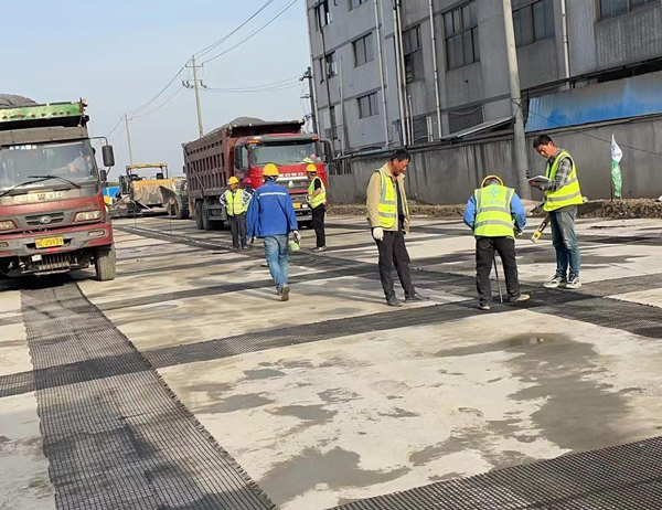 繁昌老材料的新故事：玻璃纤维土工格栅如何在‘白改黑’浪潮中重获新生？